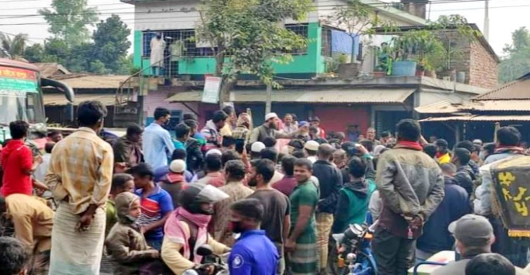 কোরআন অবমাননার প্রতিবাদে সড়ক অবরোধ, অভিয